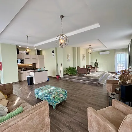 Leo Apartment
