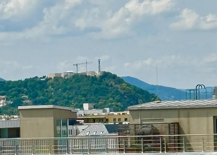 Leo *